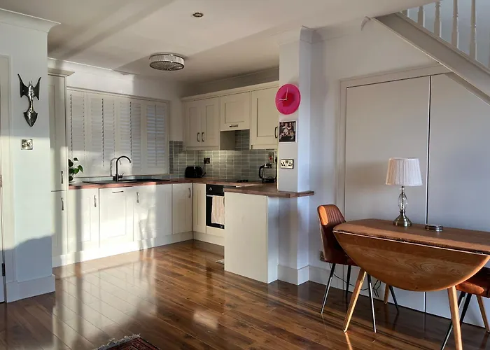 Дом отдыха 4 Harbour Town House *