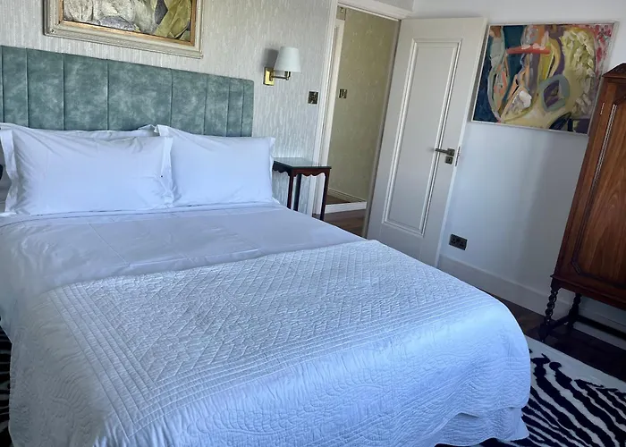 Дом отдыха 4 Harbour Town House *